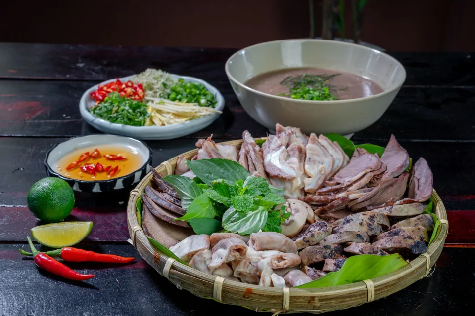 Khu vườn phía sau